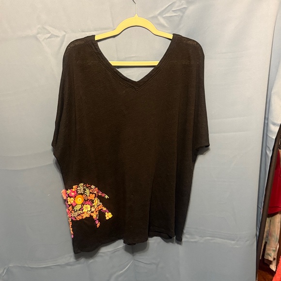 Chico's Black V-Neck Top with embroidered elephant size 3 - Picture 4 of 6
